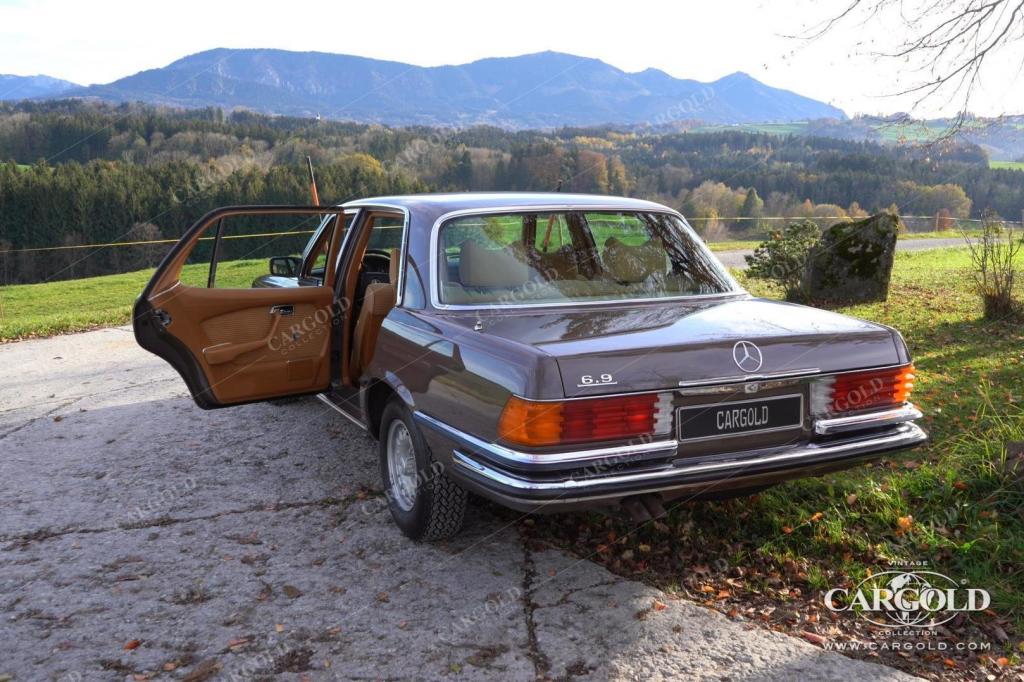 Cargold - Mercedes 450 SEL 6.9 - 1. Hand, erst 100 tkm! Farbrarität!  - Bild 0