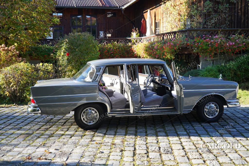 Cargold - Mercedes 300/220 Heckflosse - erst 70.000 km, Handschaltung  - Bild 0